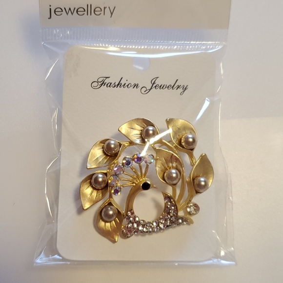 @new@ brooch - Picture 2 of 3